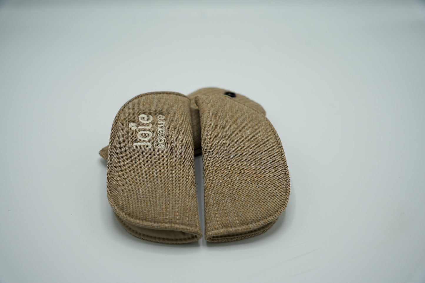 Gurtpolster Signature Joie für Parcel LX – Ersatzpolster in Ebony, Eclipse, Evergreen, Maple & Sandstone